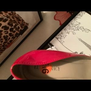 Ellen Tracy Red platform pumps